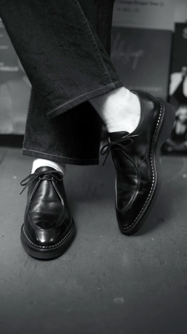 John Lobb – The Hand