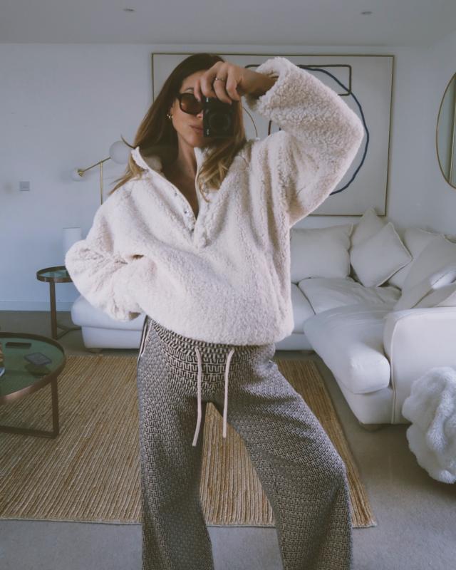 art of wool slowpoke willow pants アルパカ CASTILLA JUNIPER KNIT PANT in PEBBLE | The UPSIDE