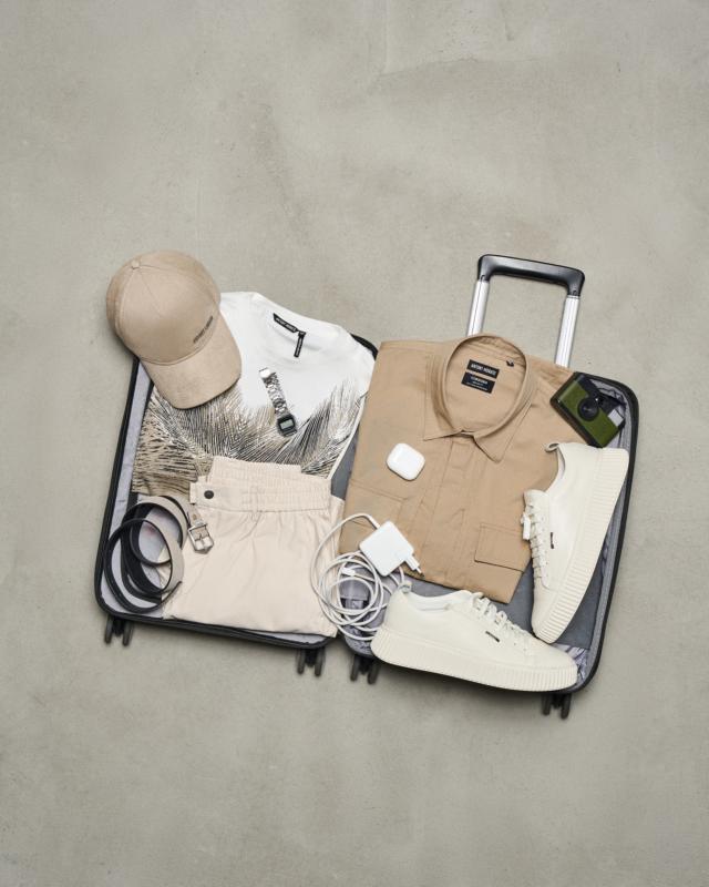 My luggage? Packed with everything I need—and nothing I don’t. #AntonyMorato covers all...