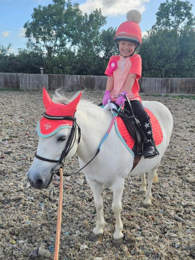 Couvre-casque équitation LeMieux Harlow Coral Crush