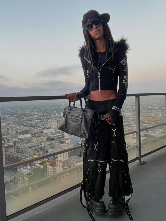 Feral Faux Fur Fitted Zip Hoodie Black (Detachable Fur) – NAMED