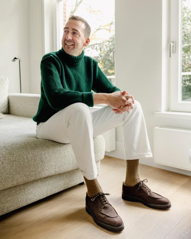The Hand - John Lobb Land in Unlined Brown Nubuck