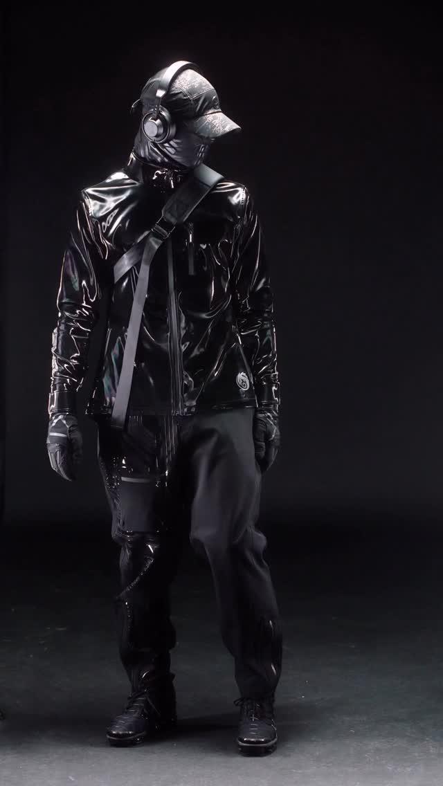 BLACK ON BLACK ZYPHR 2 FUTURISTIC TECHWEAR MANTLE