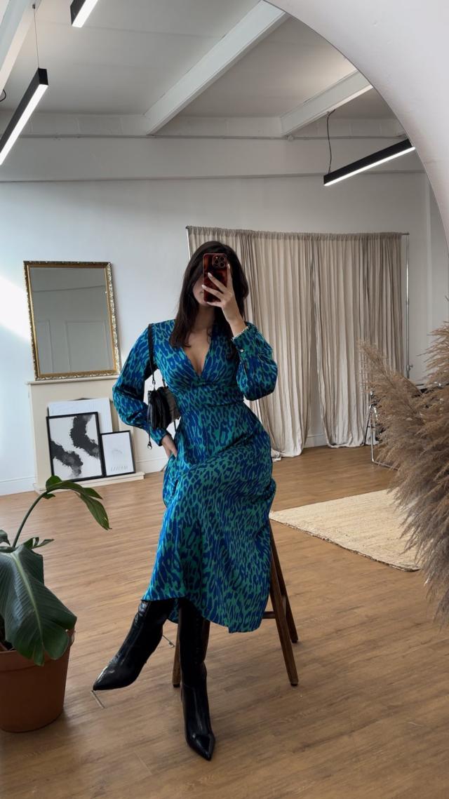 blue animal print dress Which would you choose? It’s a tough one! ヴィンテージのドレス作り lace short dresses All Color:Strapless Black this bestselling style pairs