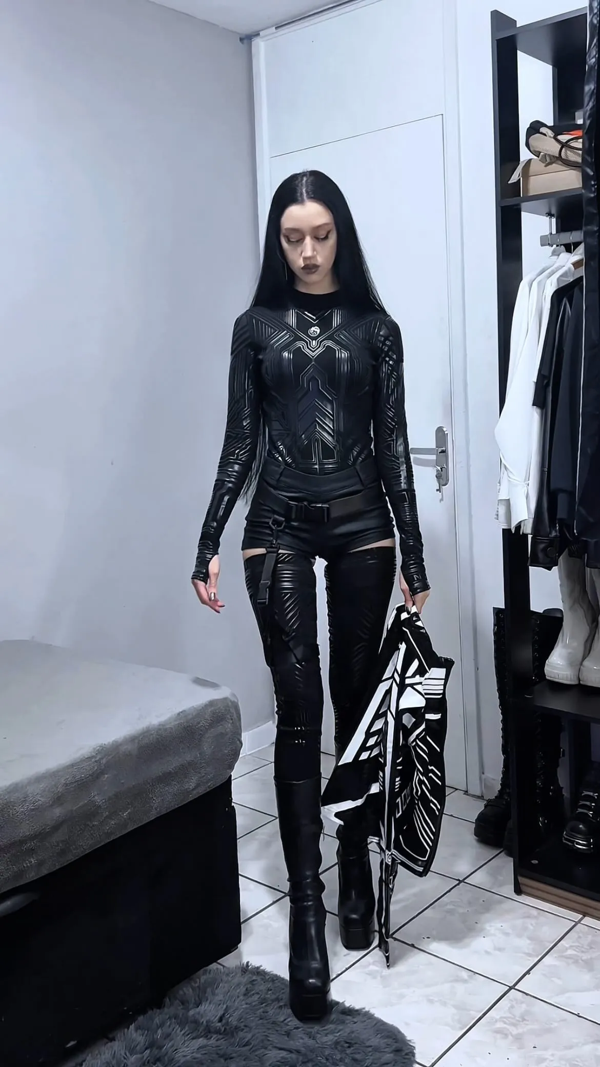 FUTURE POCKETS STRAIGHT YOGA LEGGINGS