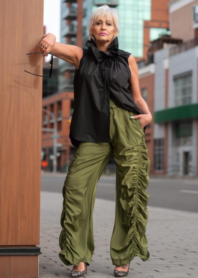 【anuke】Bicolor parachute pants 38size anuke】Bicolor parachute pants 38size ànuke online store