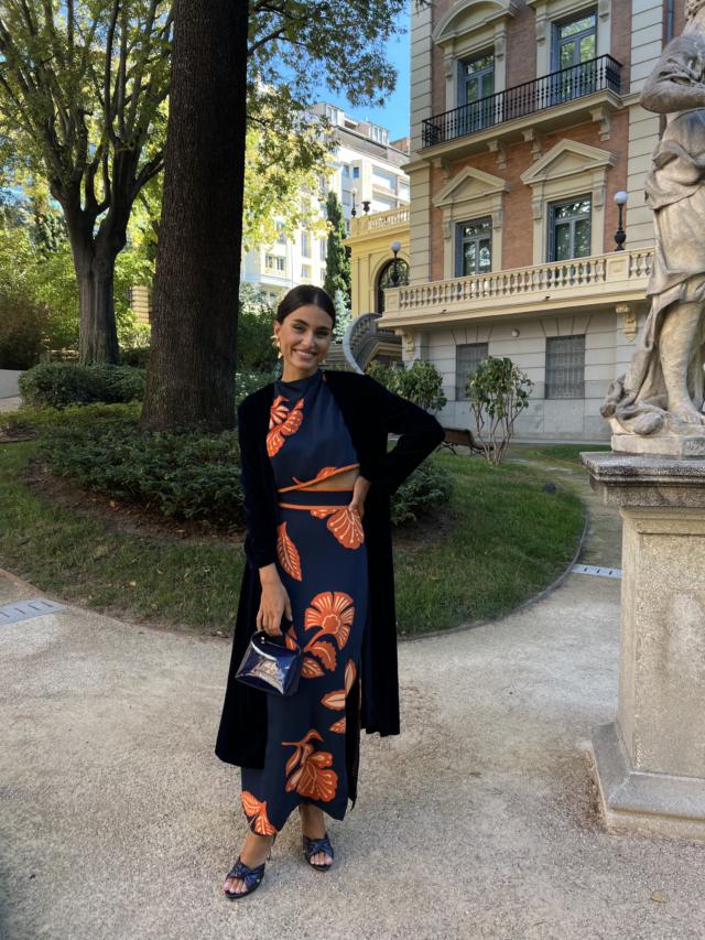 Vaporeuse et douce cette robe en vole de ln flude et doublé. Elle